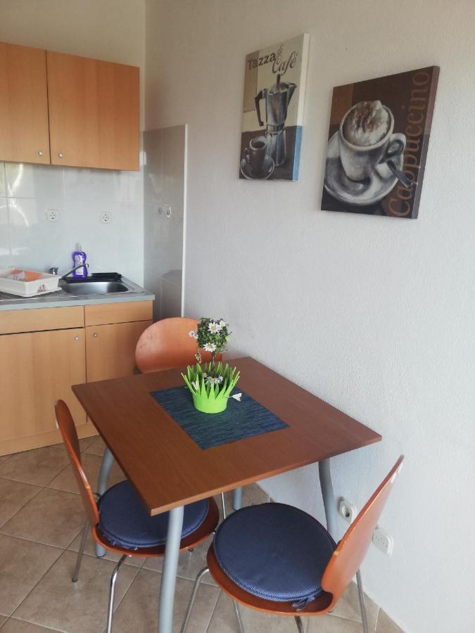 Apartments Eti Bol Eksteriør bilde