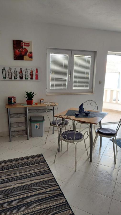 Apartments Eti Bol Eksteriør bilde