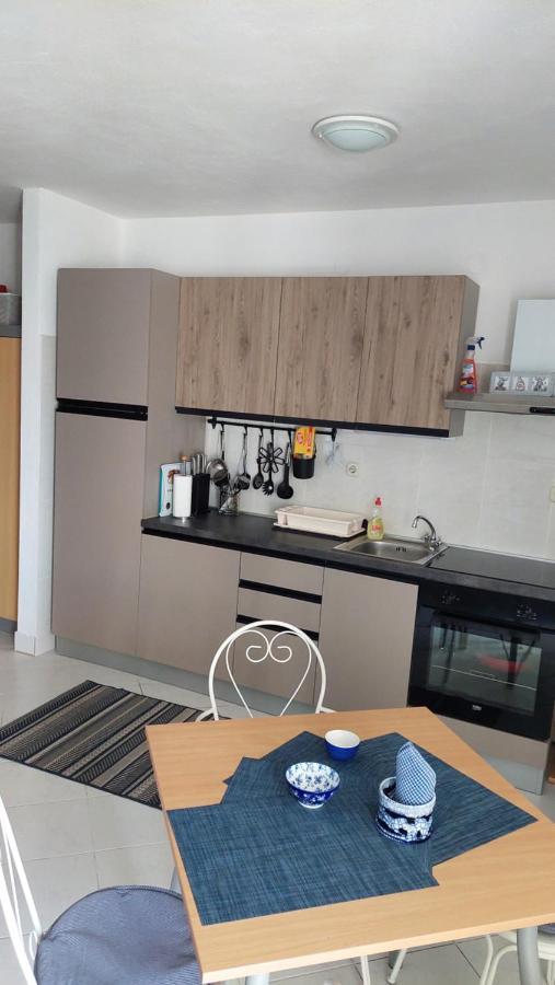 Apartments Eti Bol Eksteriør bilde