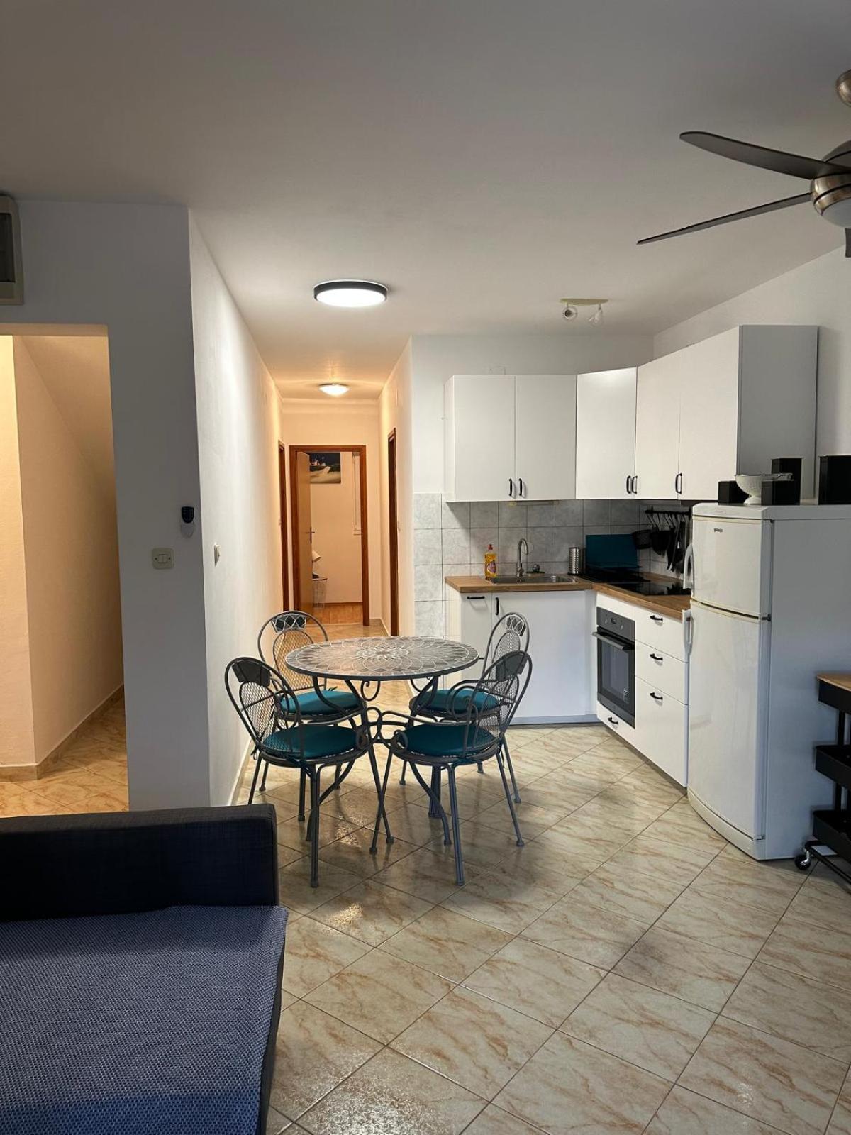 Apartments Eti Bol Eksteriør bilde